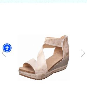 NWB Antelope Davi Women's Tan Wedge Sandals